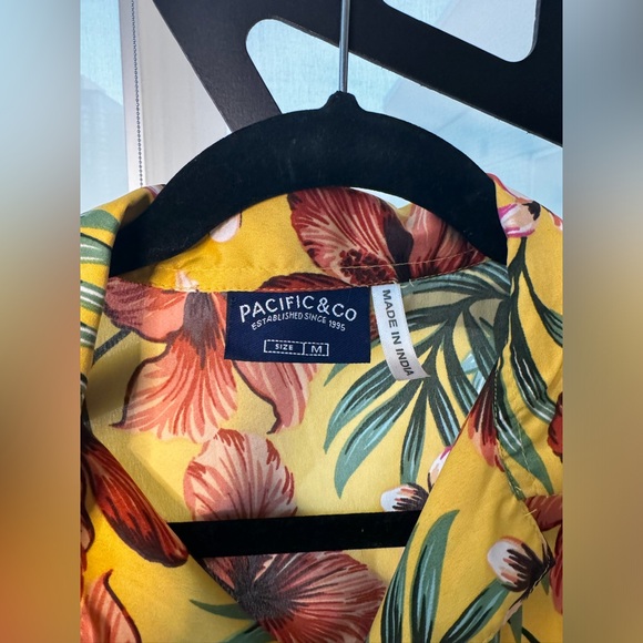 Pacific and Co. Hawaiian Floral Button Up Shirt - Picture 3 of 11